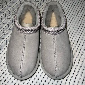 UGG Tasman slippers goat color size 6 women